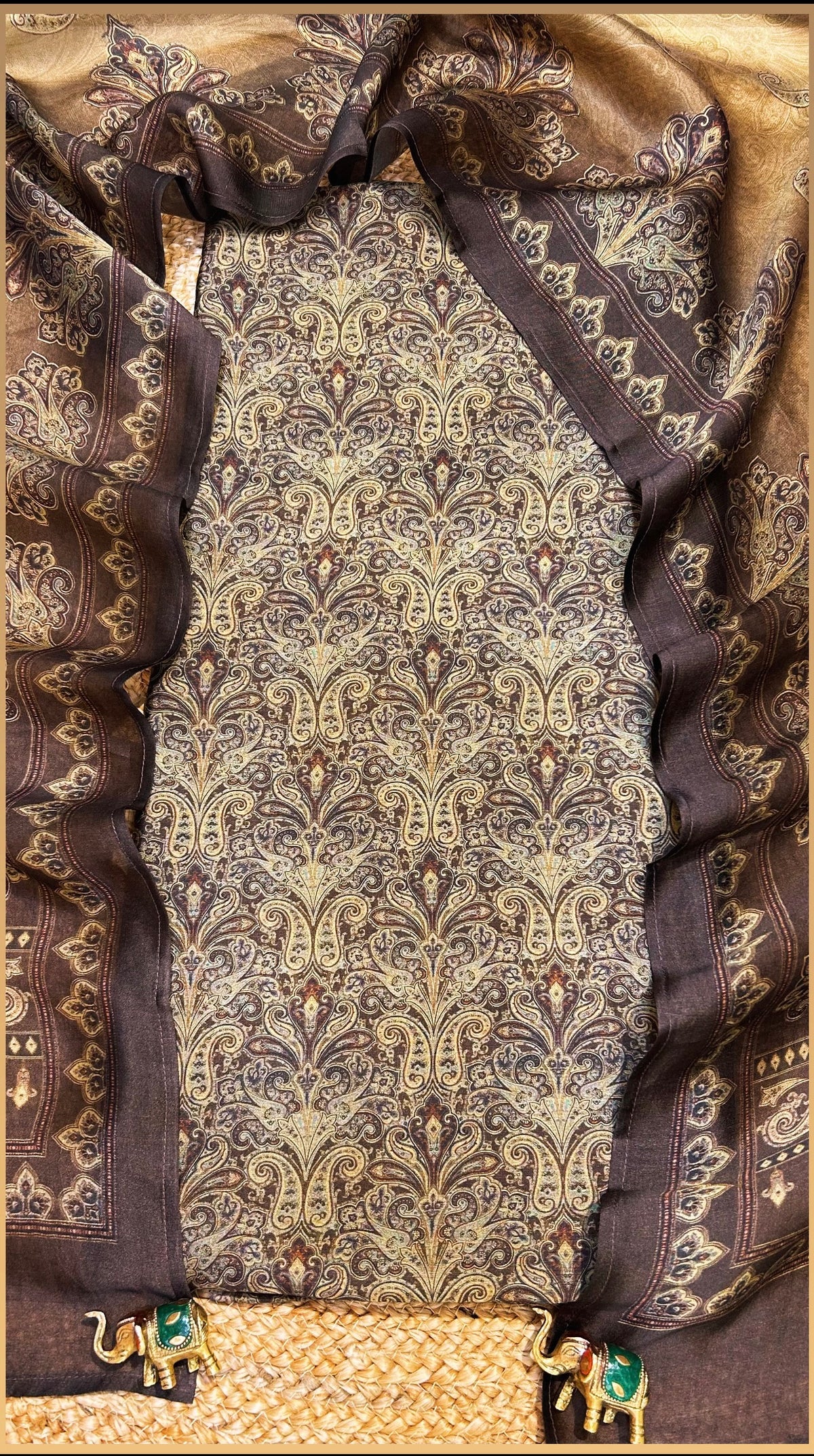 سیاہی SIYAAHEE🖤 The Paper Silk Edit