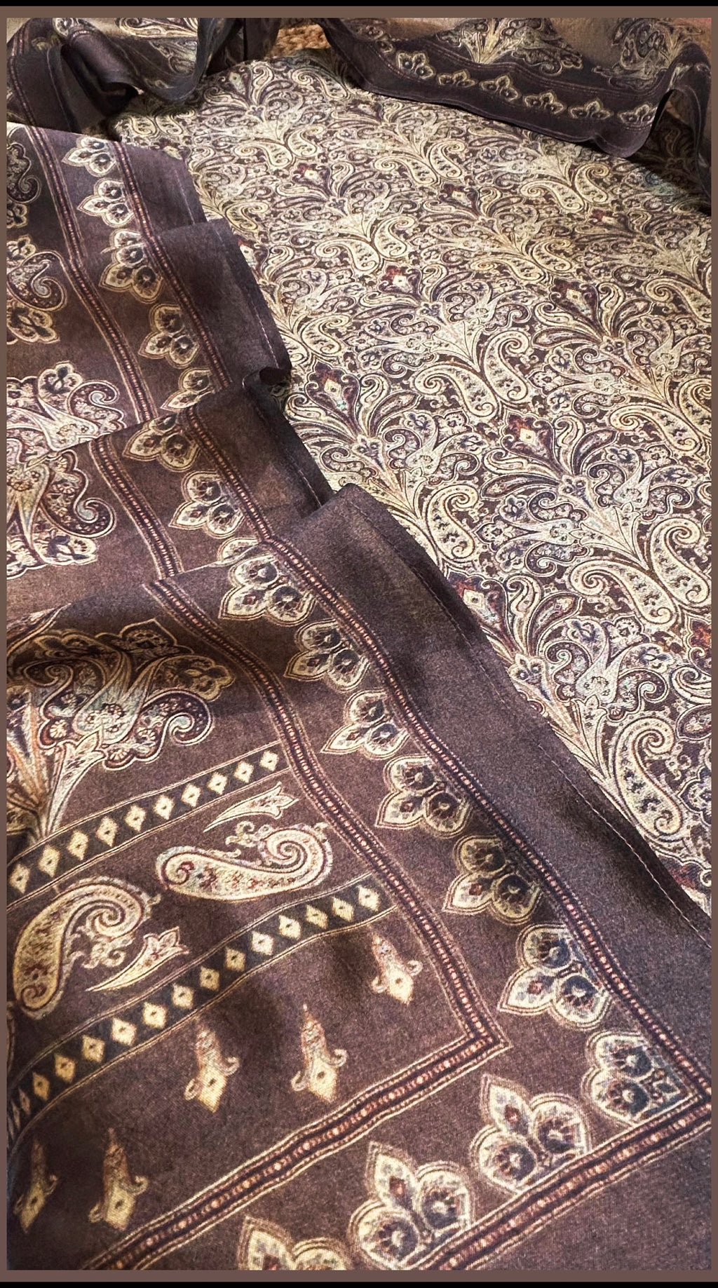 سیاہی SIYAAHEE🖤 The Paper Silk Edit