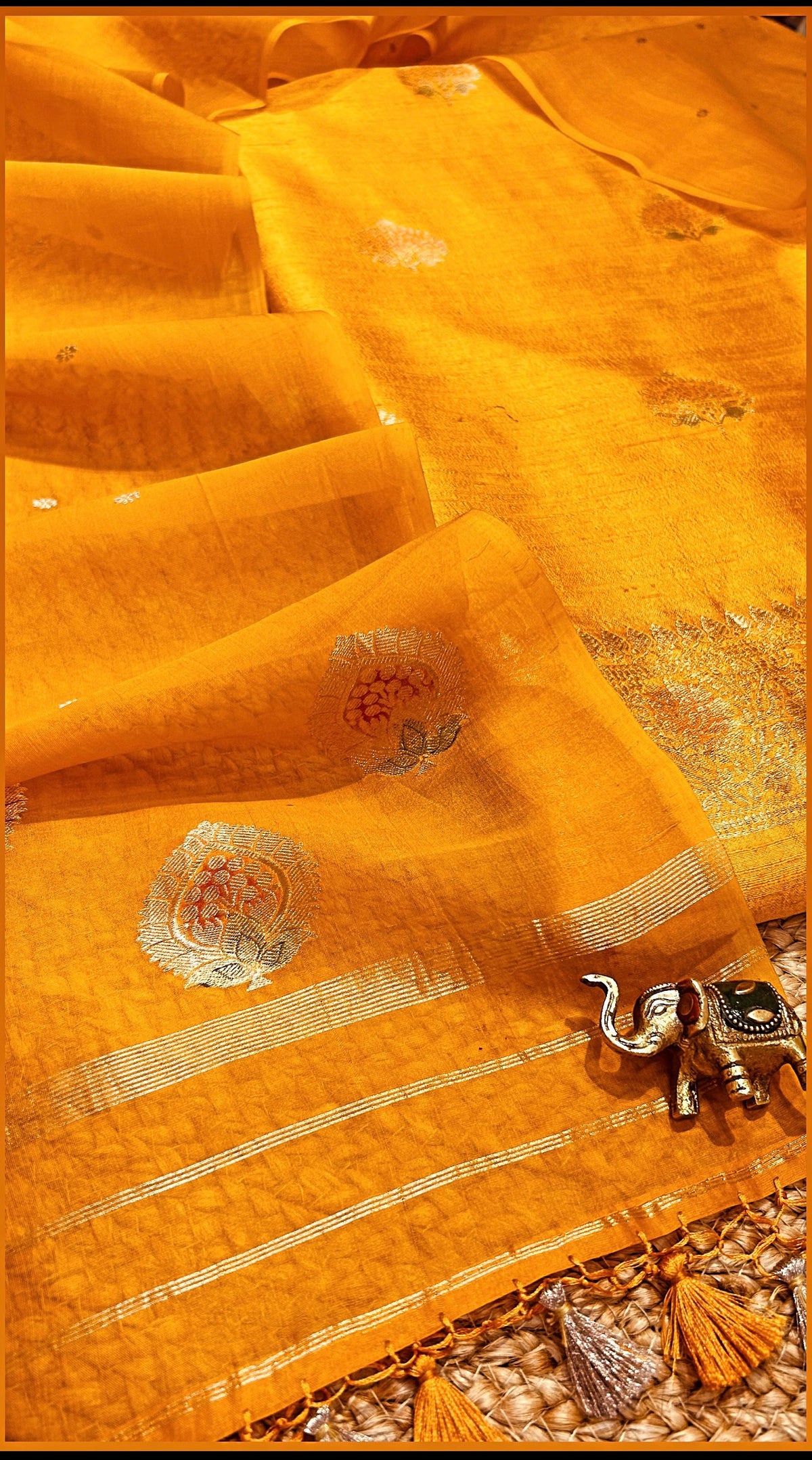 SWARNA Gold on Gold 👣 Rooted in Royal Khadhi Threads
