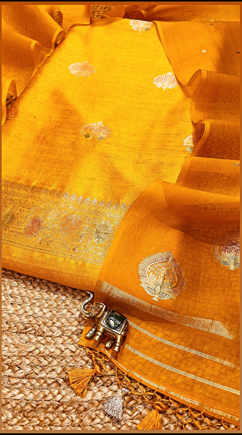 SWARNA Gold on Gold 👣 Rooted in Royal Khadhi Threads